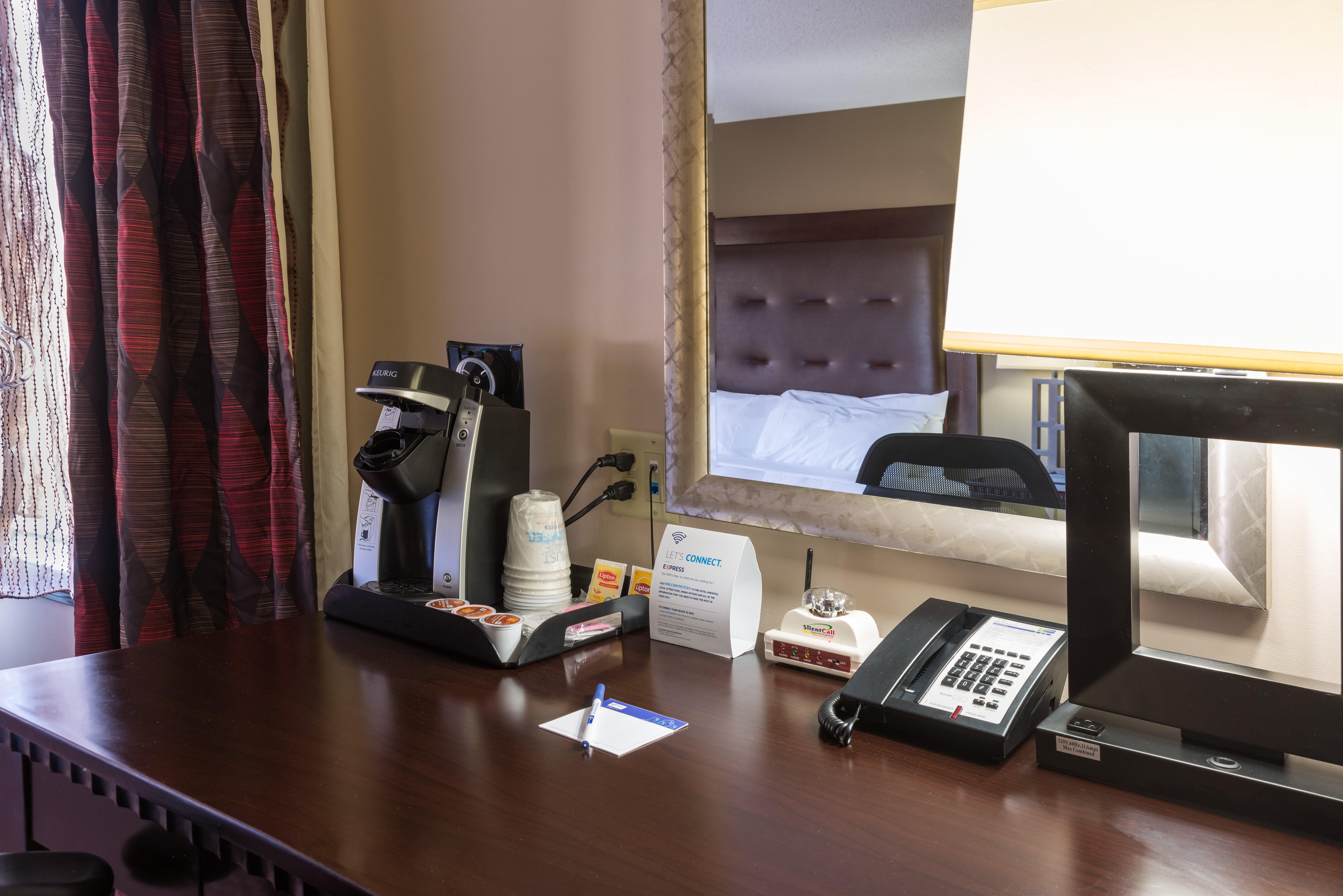 Holiday Inn Express Hartford-Newington, An Ihg Hotel Zewnętrze zdjęcie